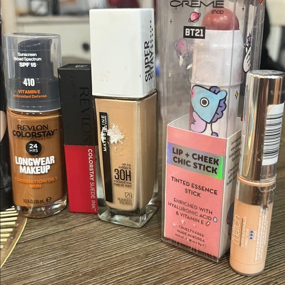 Make up bundle! - Picture 3 of 5